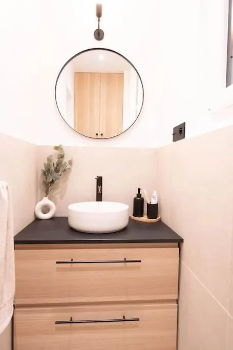 We Parisian The Latin Quarter Cozy Home 0*, Paris